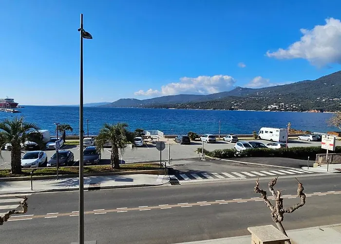 Bel Appartement T1 Devant La Plage, Face Mer Апартаменты *