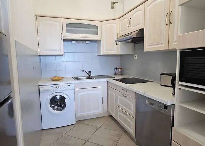 Bel Appartement T1 Devant La Plage, Face Mer Апартаменты *